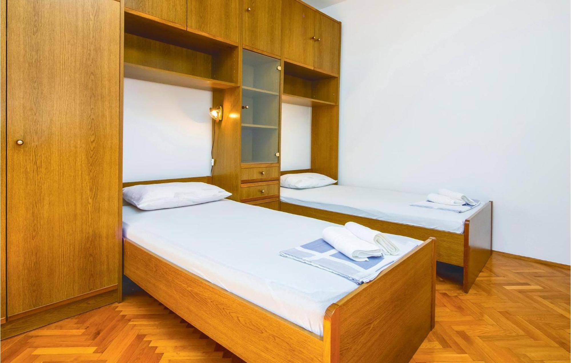 Lovely Apartment In Podstrana With Kitchen Εξωτερικό φωτογραφία