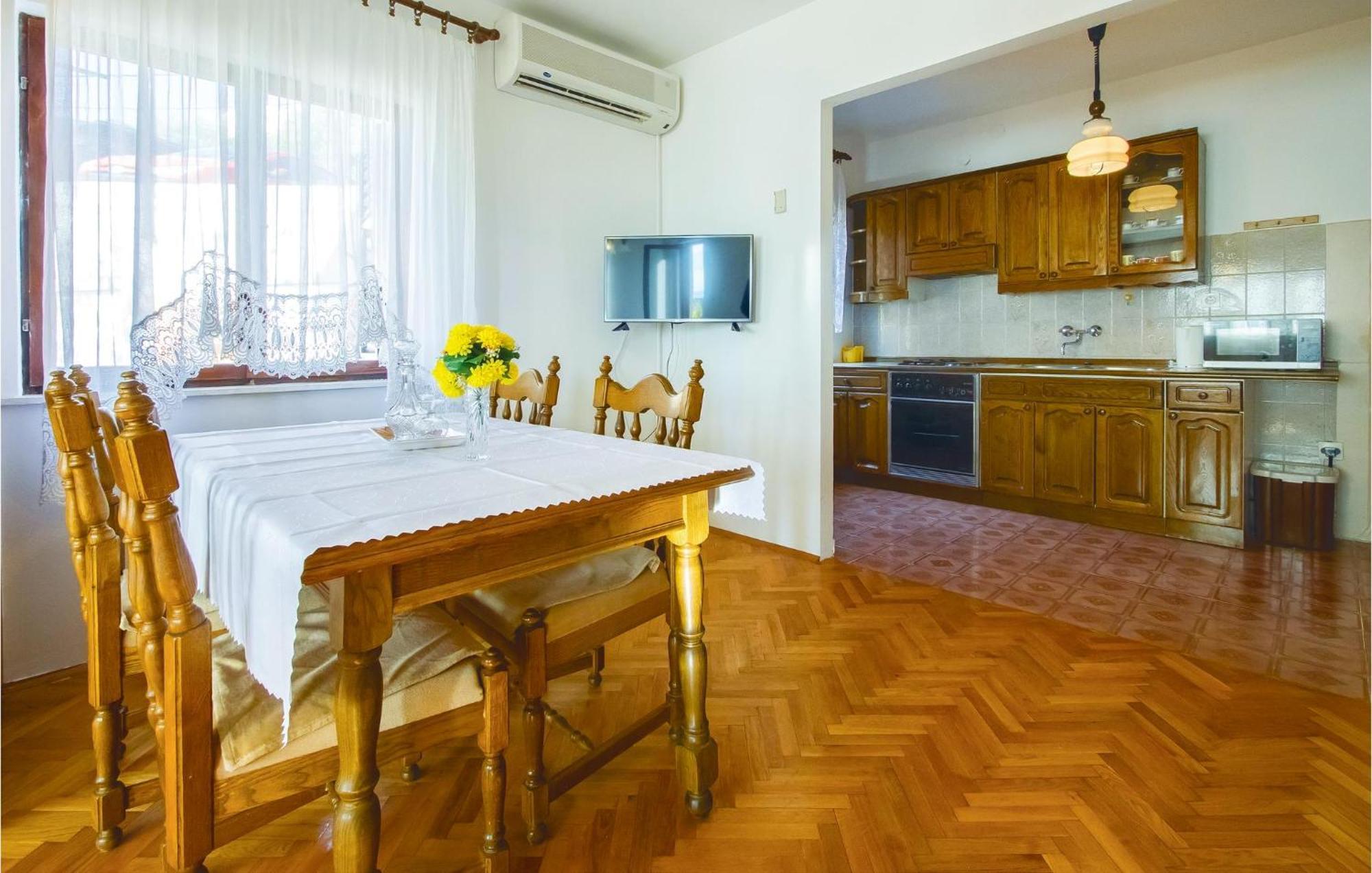 Lovely Apartment In Podstrana With Kitchen Εξωτερικό φωτογραφία
