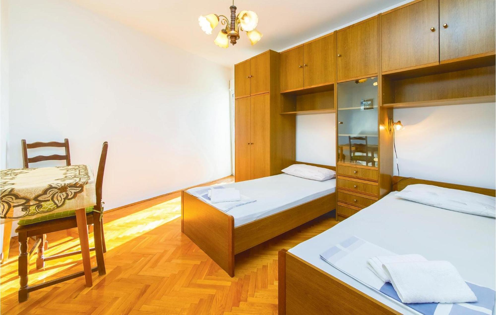 Lovely Apartment In Podstrana With Kitchen Εξωτερικό φωτογραφία