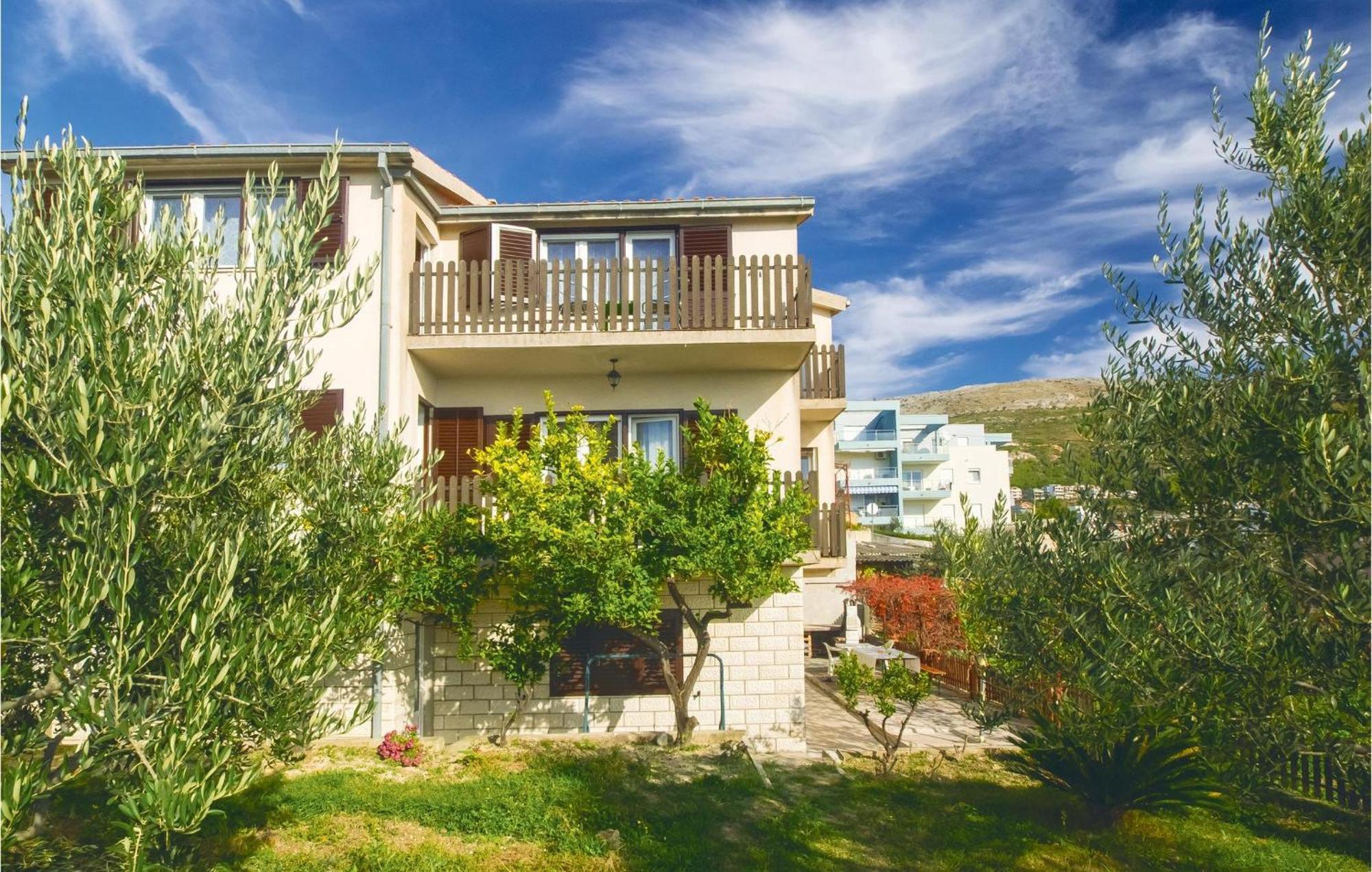 Lovely Apartment In Podstrana With Kitchen Εξωτερικό φωτογραφία