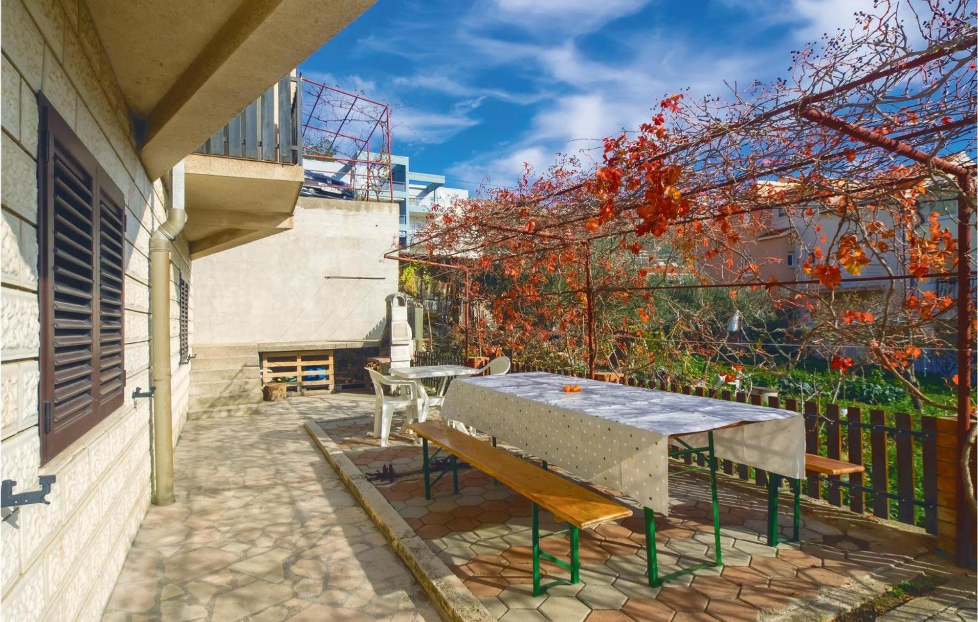 Lovely Apartment In Podstrana With Kitchen Εξωτερικό φωτογραφία
