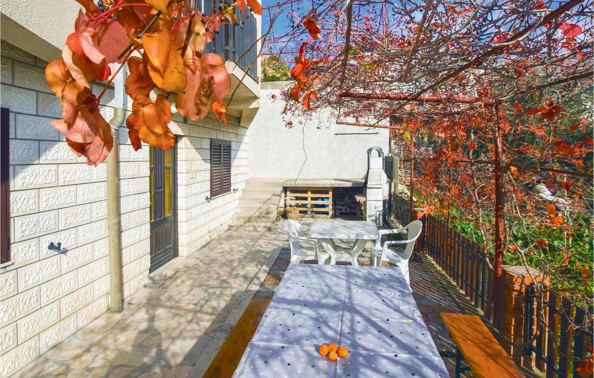 Lovely Apartment In Podstrana With Kitchen Εξωτερικό φωτογραφία