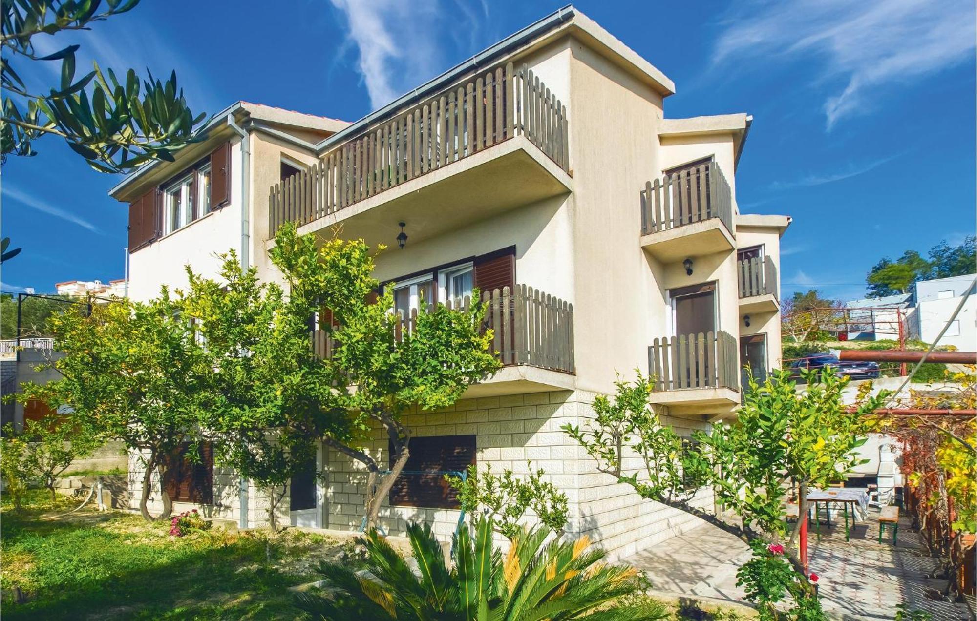 Lovely Apartment In Podstrana With Kitchen Εξωτερικό φωτογραφία